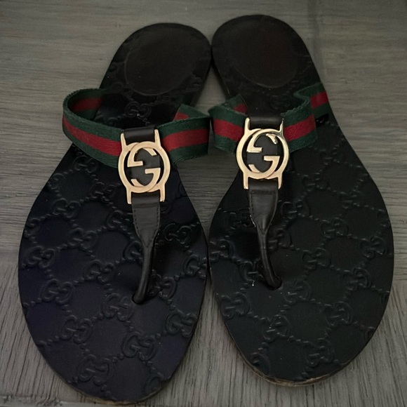Gucci Black and Green Sandals with Elegant Design - Picture 1 of 1